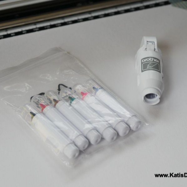 Diese bunten Stifte sind beim Topmodell CM900 im Lieferumfang enthalten...